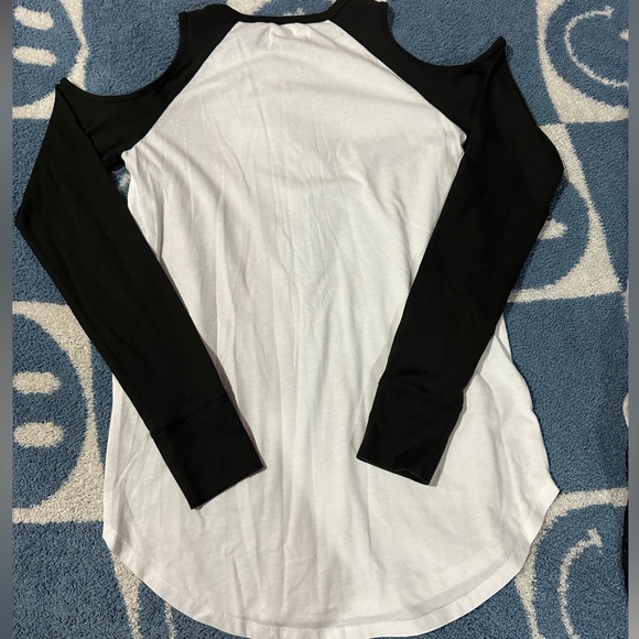 Hollister top - Picture 2 of 3